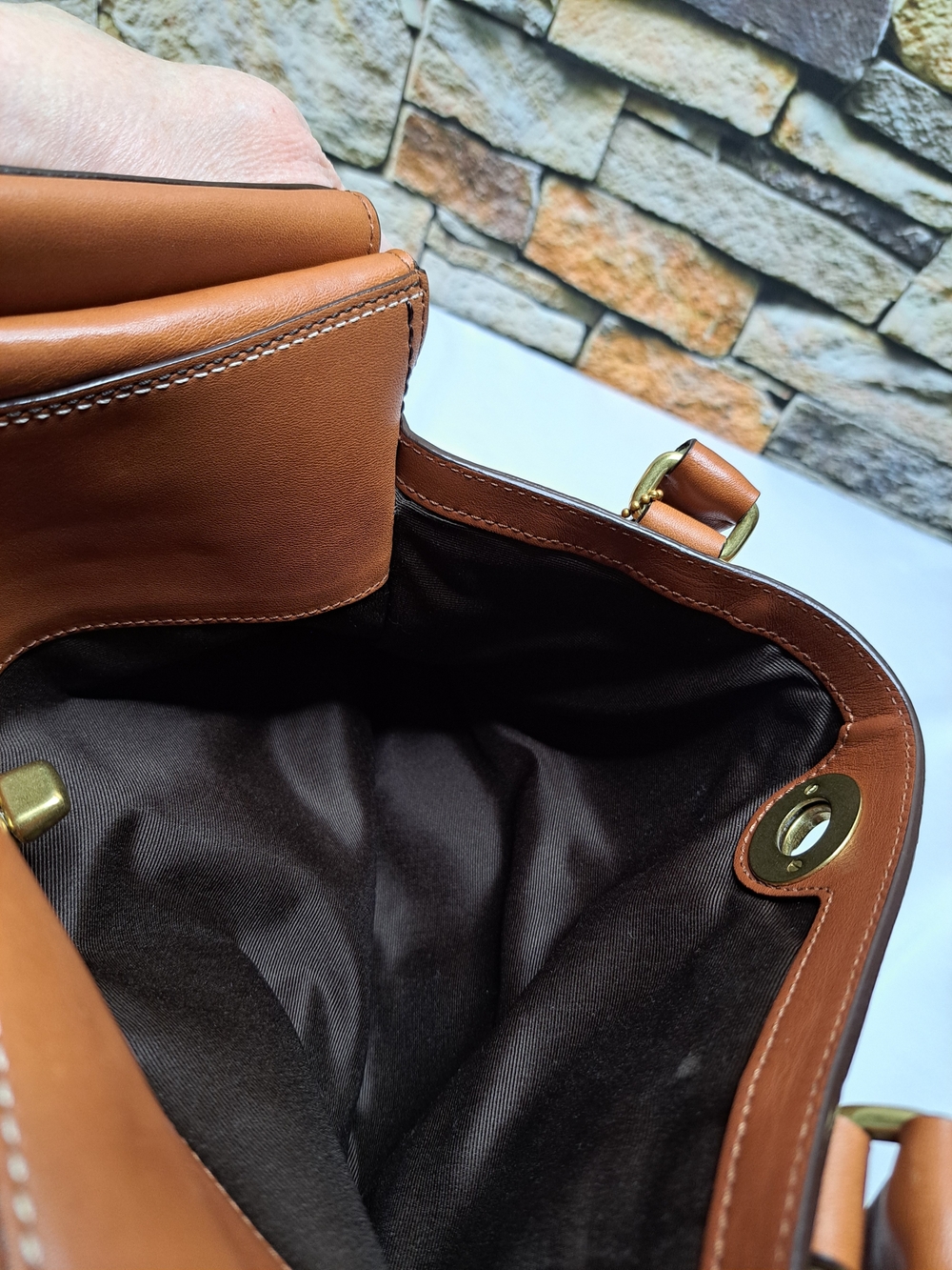 COACH 'HAMPTONS' CARRYALL TURNLOCK SATCHEL GLOVE-TANNED LEATHER, w/DUST BAG - Picture 9 of 16